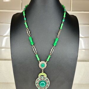 Elegant Art Deco Green Uranium Glass Pendant Necklace